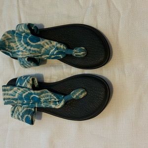 Woman’s Sanuk sandals